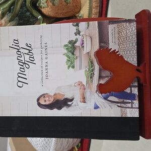 Magnolia Table a collection of recipes for gathering Joanna Gaines Hardback EUC